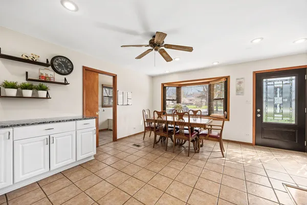 $425,000 | 5960 Pershing Avenue, Downers Grove, IL 60516