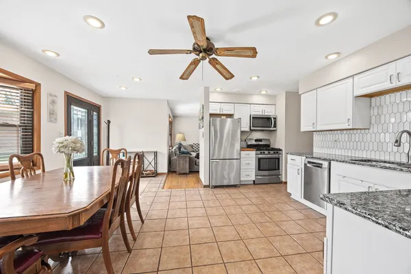 $425,000 | 5960 Pershing Avenue, Downers Grove, IL 60516