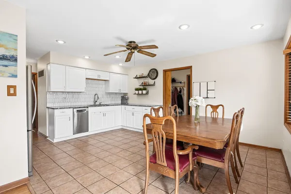 $425,000 | 5960 Pershing Avenue, Downers Grove, IL 60516