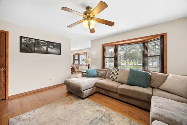 $425,000 | 5960 Pershing Avenue, Downers Grove, IL 60516