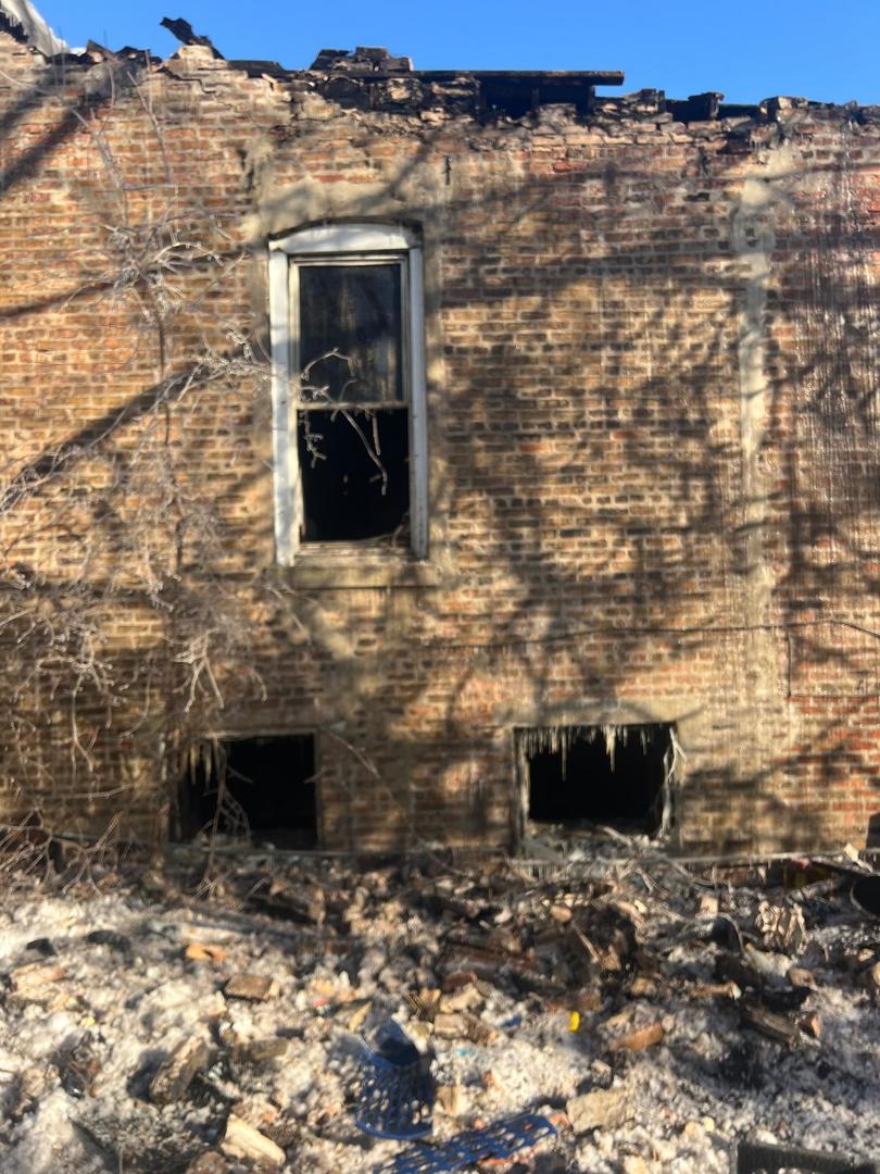 1507 West Marquette Road Chicago, IL 60636 - Photo 4 of 7 a bathroom with a sink and a shower