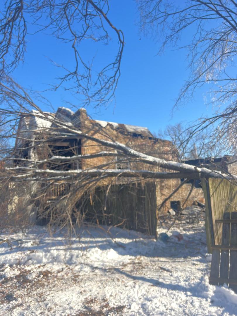 1507 West Marquette Road Chicago, IL 60636 - Photo 5 of 7 a view of water heater room