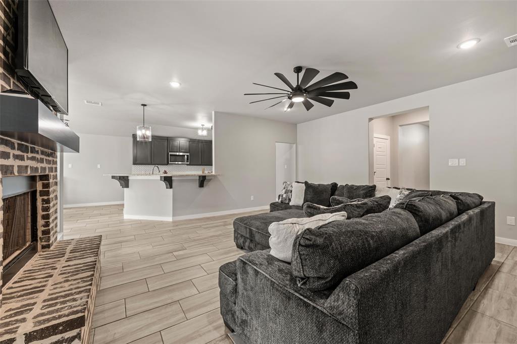 1034 Antelope Trail Temple, TX 76504 - Photo 4 of 24 a living room with furniture and a flat screen tv