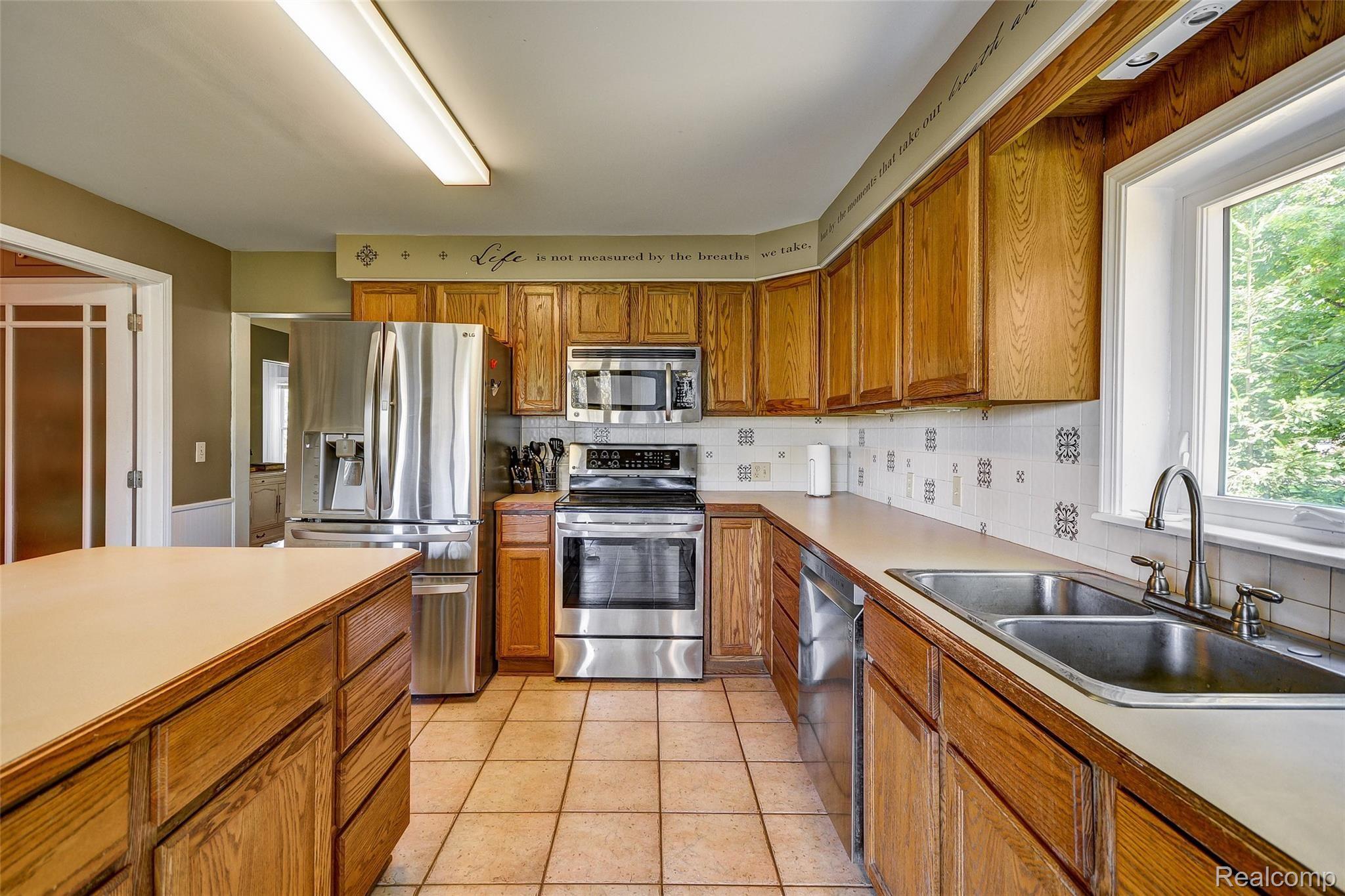 2356 East Cook Road Grand Blanc, MI 48439 - Photo 13 of 76 2356_E_Cook_2.jpg