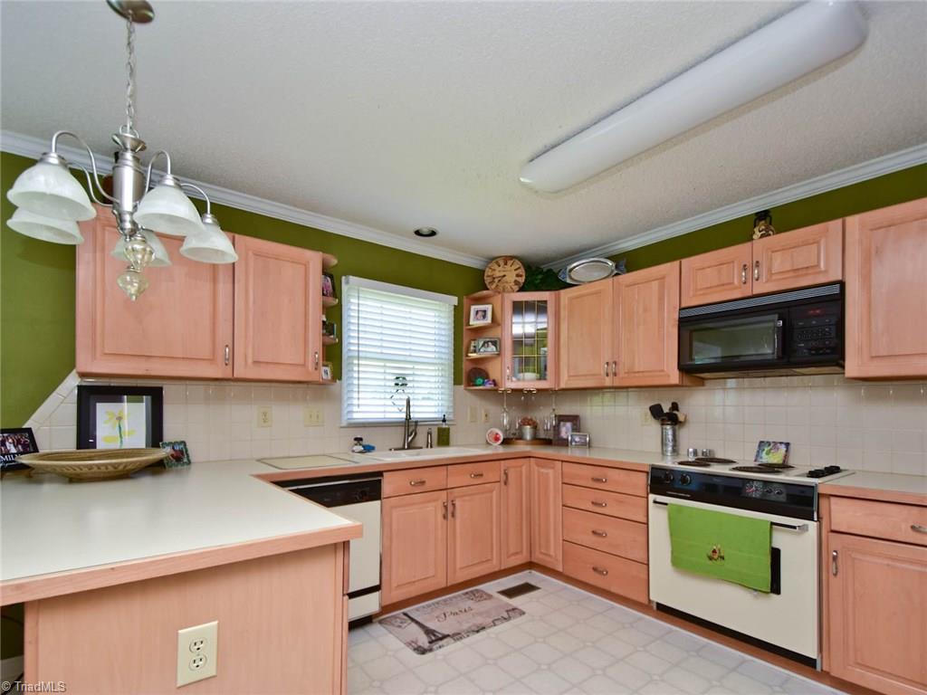 3003 Pinnacle Court High Point, NC 27265 - Photo 6 of 22 Gallery Image 6
