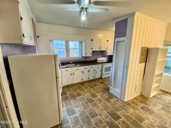 $2,000 | 311 South Eastern Street, Greenville, NC 27858