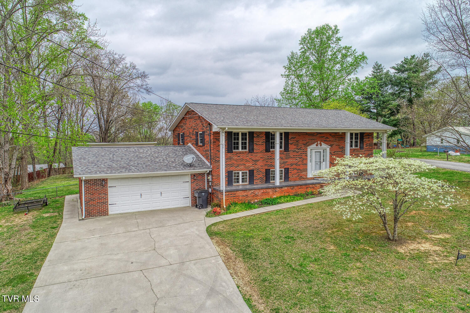 724 Greenbriar Road Talbott, TN 37877 - Photo 2 of 104 DBrown. 724 Greenbriar. Talbott MLSa (2