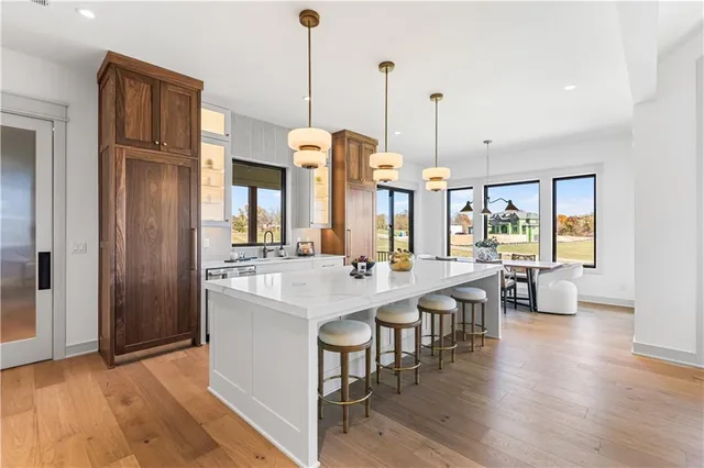 $1,699,999 | 7515 Northwest Fawn Circle, Parkville, MO 64152