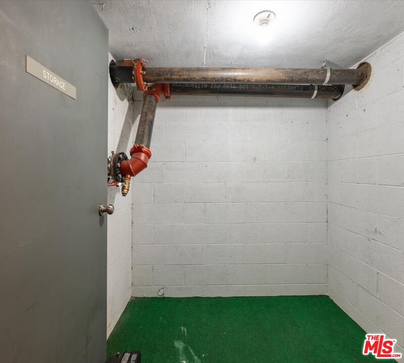 15114 Sherman Way, Unit 104 Van Nuys, CA 91405 - Photo 17 of 19 a view of a small space