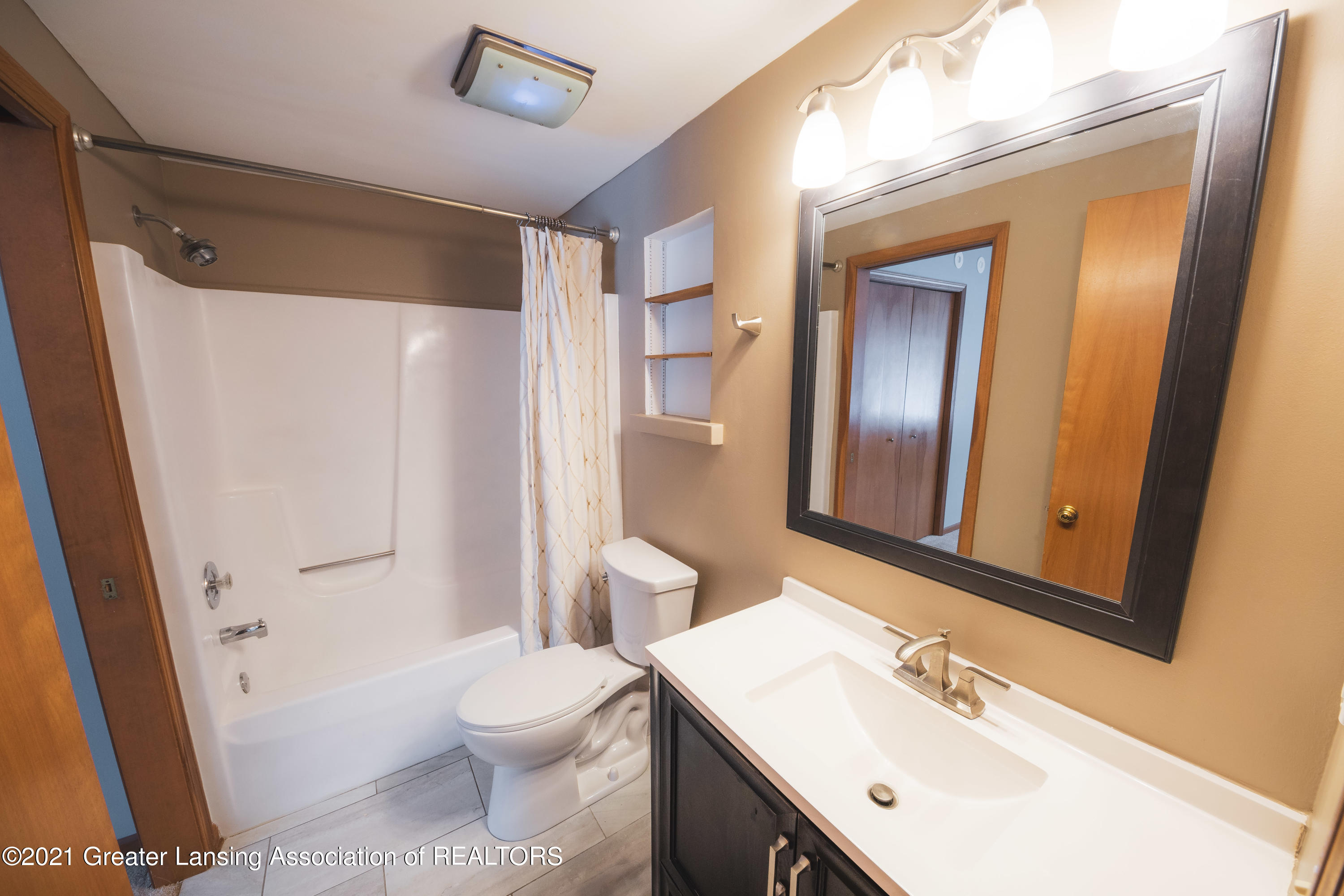 238 Williamsburg Road Lansing, MI 48917 - Photo 17 of 49 Williamsburg-17