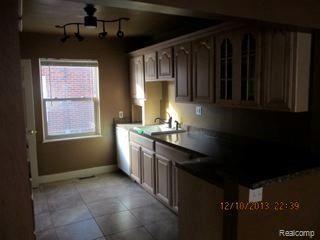 10385 Roxbury Street Detroit, MI 48224 - Photo 8 of 15 kitchen.jpg