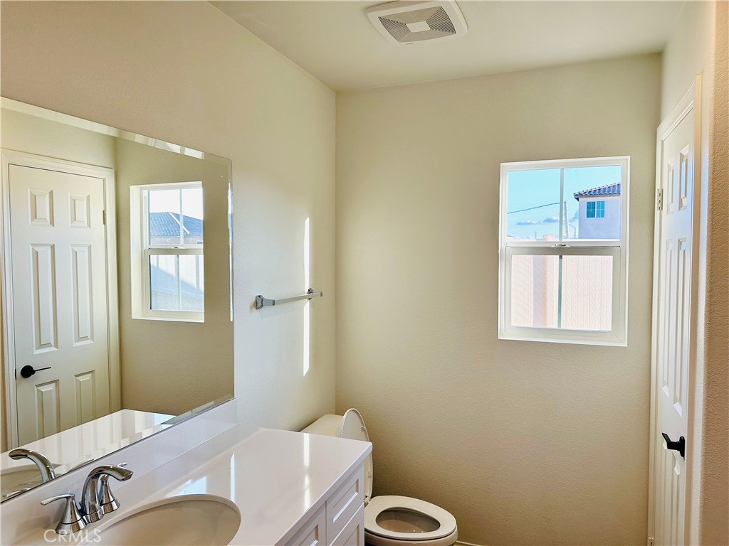 916 Runaway Trail San Jacinto, CA 92582 - Photo 13 of 23 a bathroom with a sink and a mirror