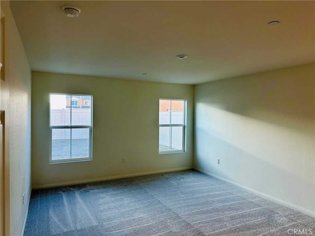 916 Runaway Trail San Jacinto, CA 92582 - Photo 19 of 23 an empty room with windows