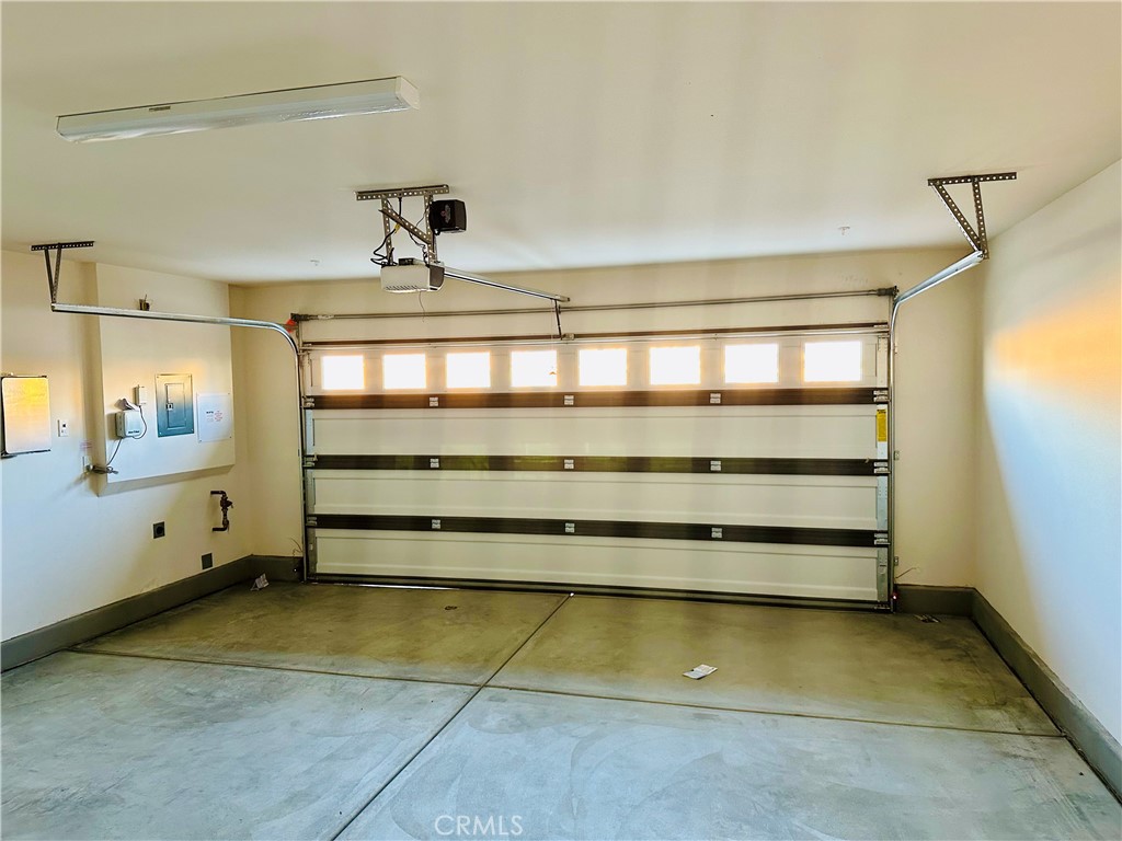 916 Runaway Trail San Jacinto, CA 92582 - Photo 23 of 23 a view of room and window