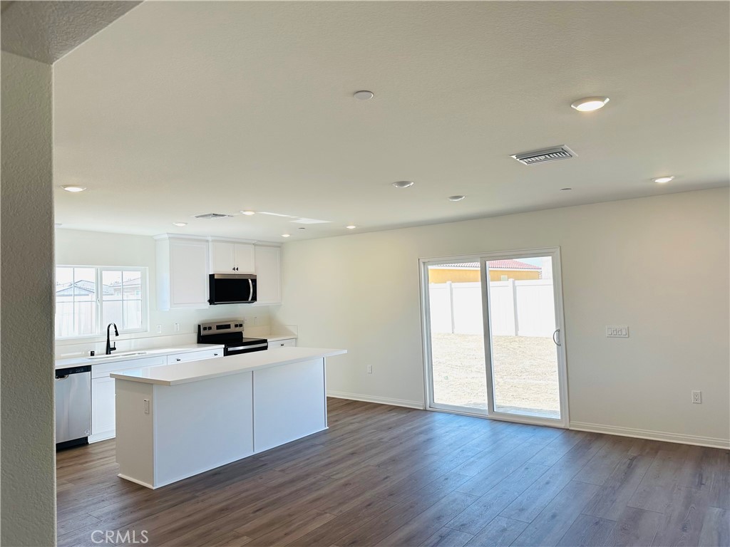 916 Runaway Trail San Jacinto, CA 92582 - Photo 8 of 23 a kitchen with a stove and a microwave