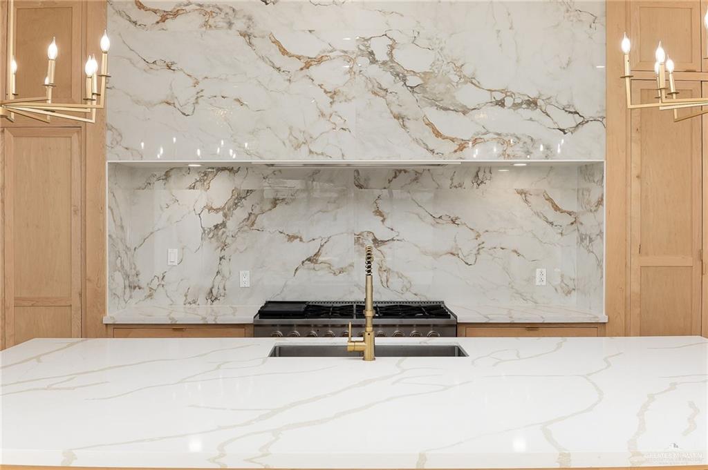 1215 Chelsea Drive Palmhurst, TX 78573 - Photo 14 of 30 a view of wooden wall