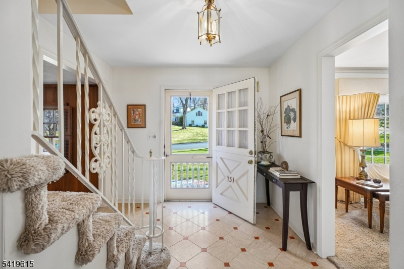 151 Mohawk Road Short Hills, NJ 07078 - Photo 4 of 47