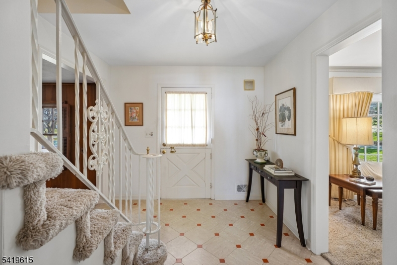 151 Mohawk Road Short Hills, NJ 07078 - Photo 5 of 47