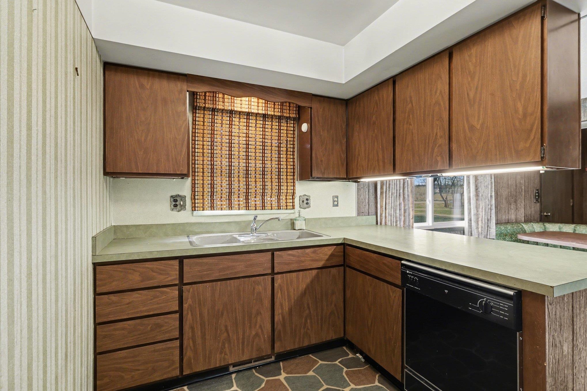 5454 North River Road Freeland, MI 48623 - Photo 13 of 33