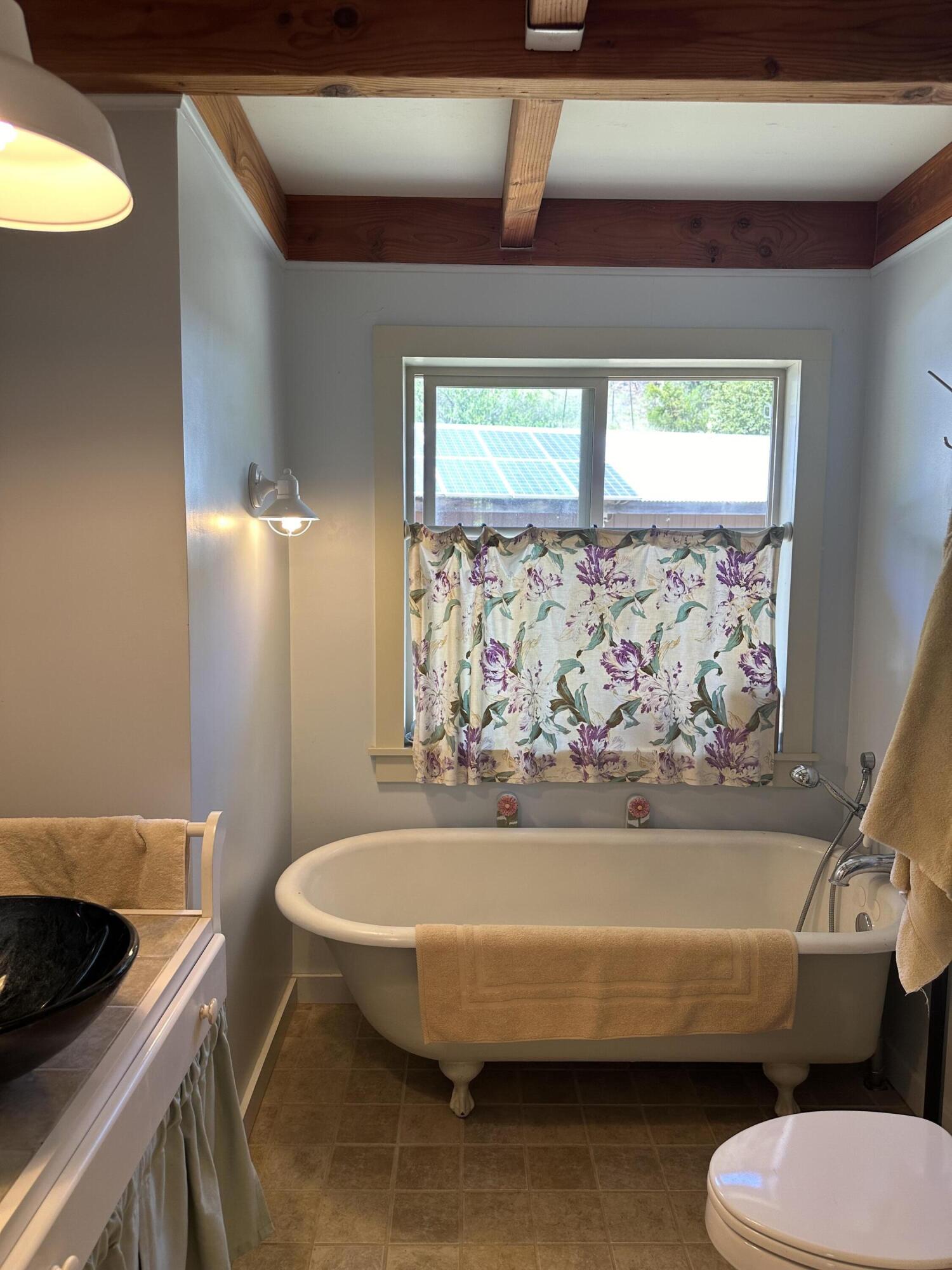 83000 Milstead Road Garberville, CA 95542 - Photo 27 of 67 a bathroom with a sink and bathtub