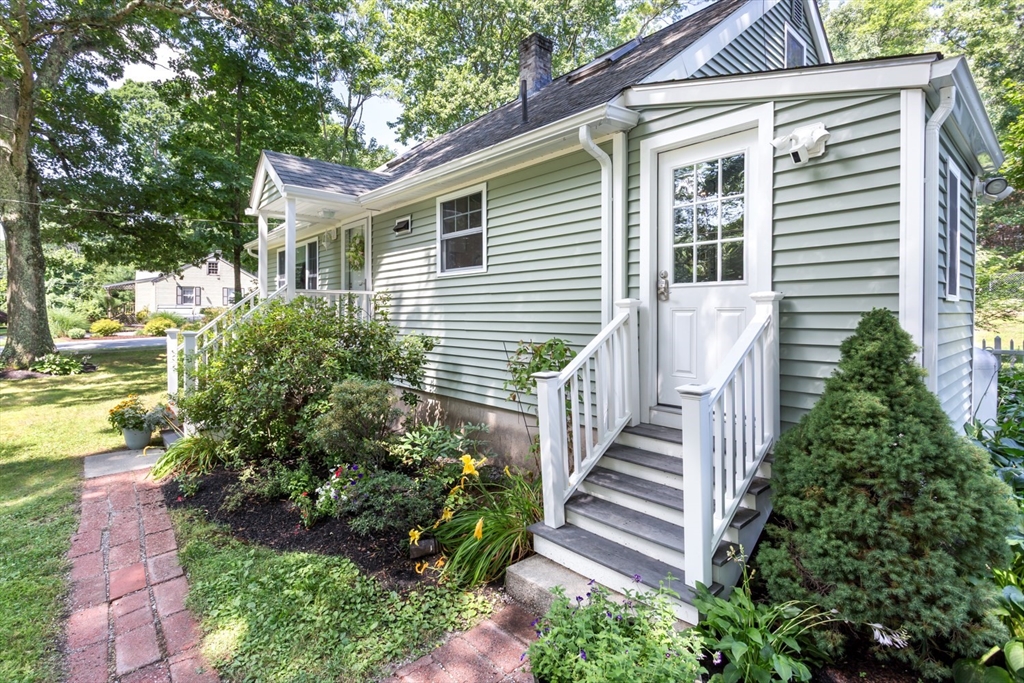 314 Pleasant Street Franklin, MA 02038 - Photo 5 of 40