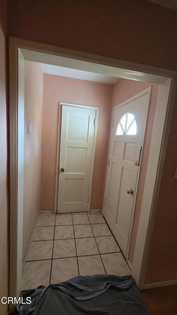 349 Laun Street Altadena, CA 91001 - Photo 3 of 14 Entry