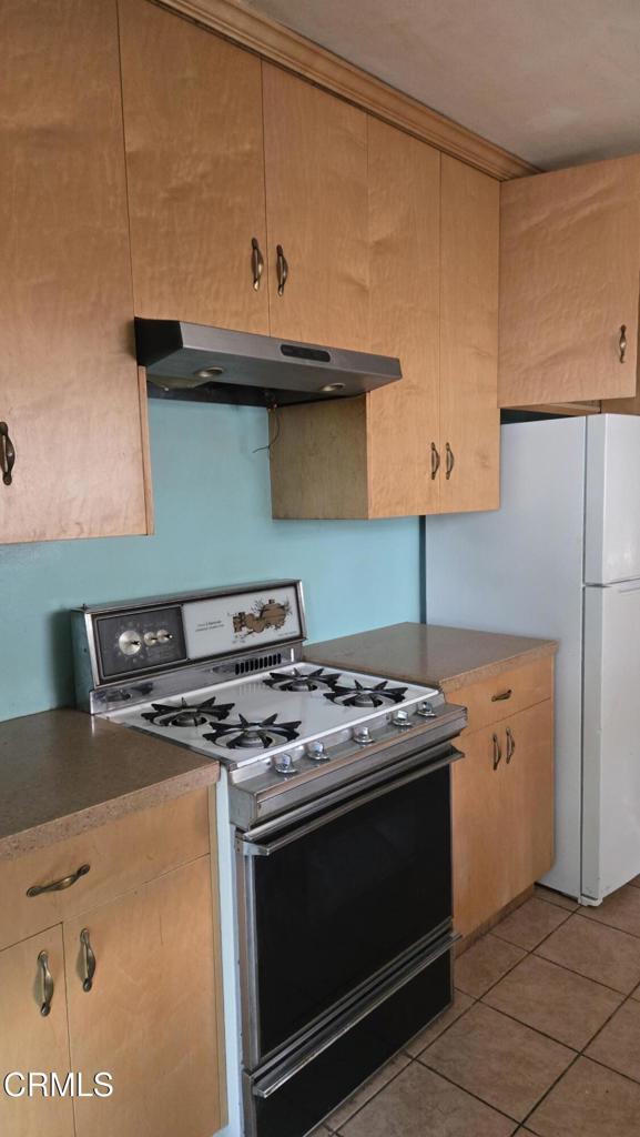 349 Laun Street Altadena, CA 91001 - Photo 8 of 14 Kitchen