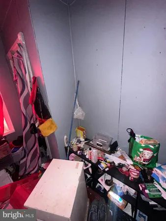 a view of entryway with workspace