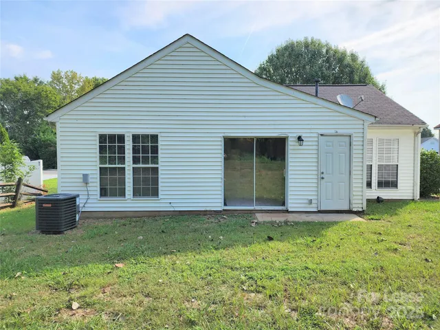 a view of a house with backyard and porch