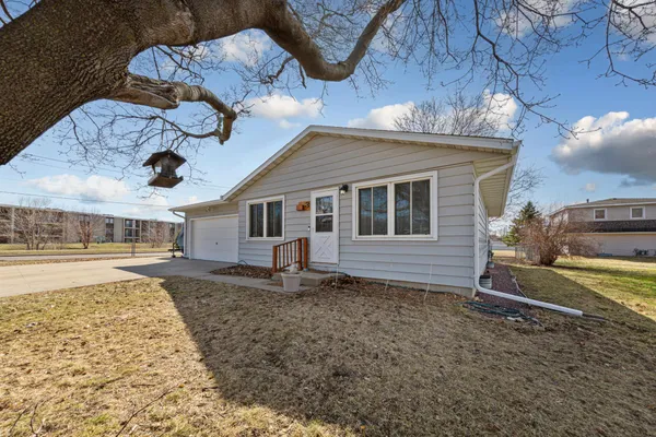 $264,900 | 3 Devonshire Place, Mankato, MN 56001