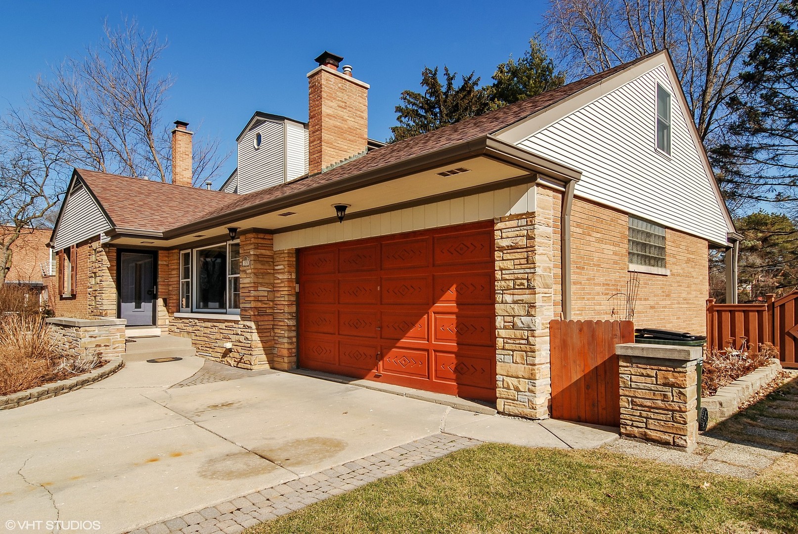 375 Uvedale Road Riverside, IL 60546 - Photo 2 of 28