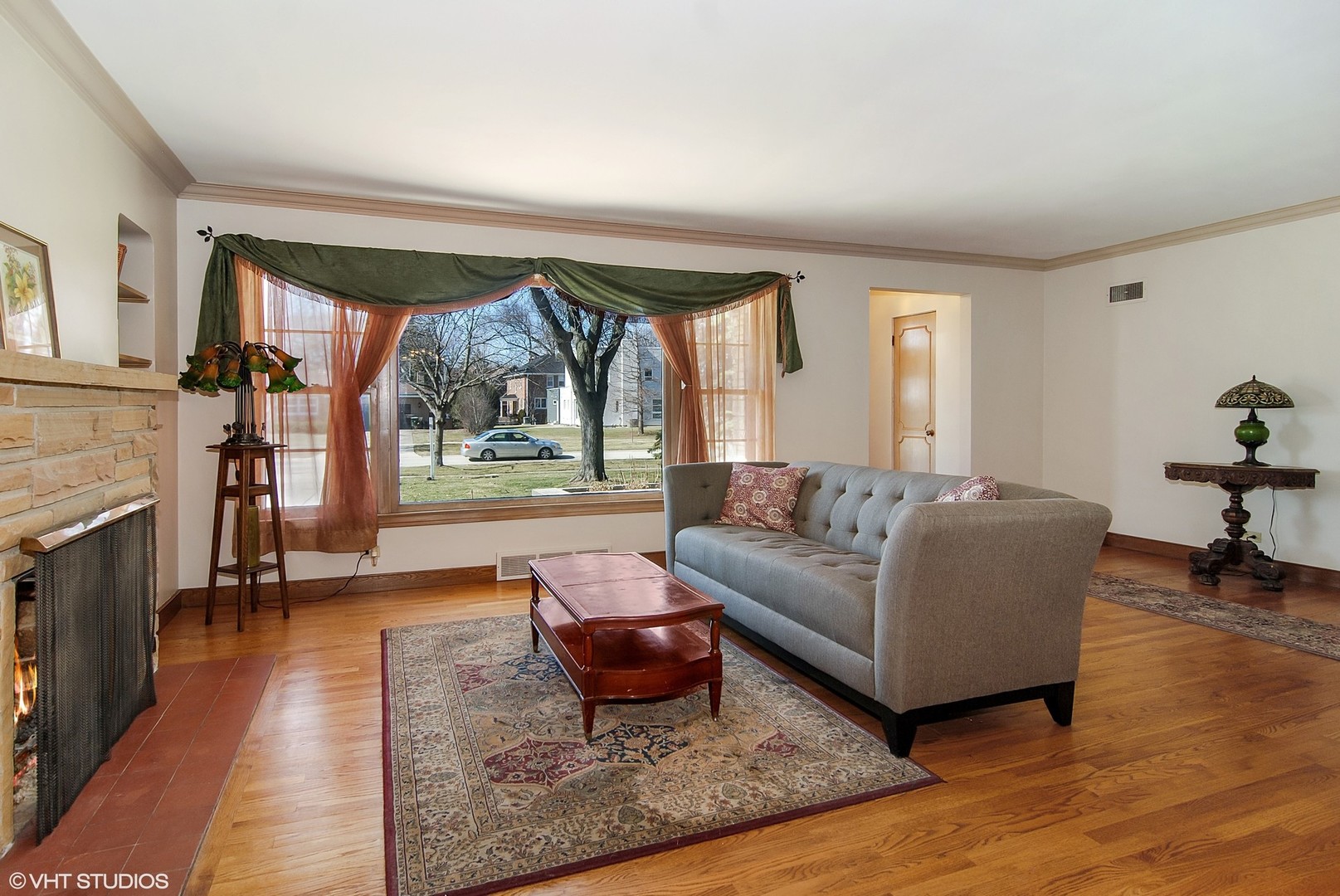375 Uvedale Road Riverside, IL 60546 - Photo 3 of 28