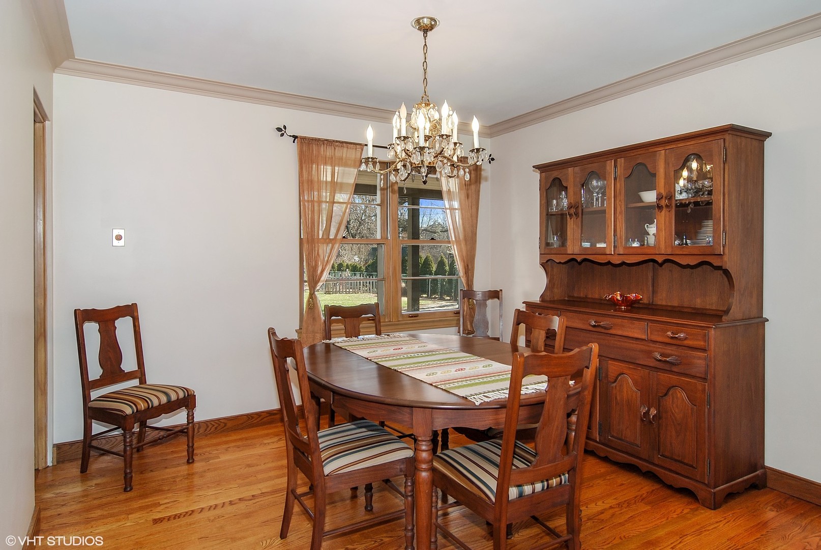375 Uvedale Road Riverside, IL 60546 - Photo 6 of 28