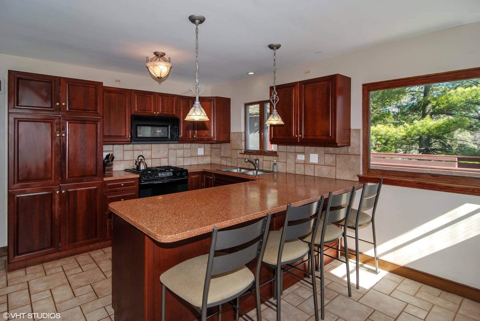 375 Uvedale Road Riverside, IL 60546 - Photo 8 of 28