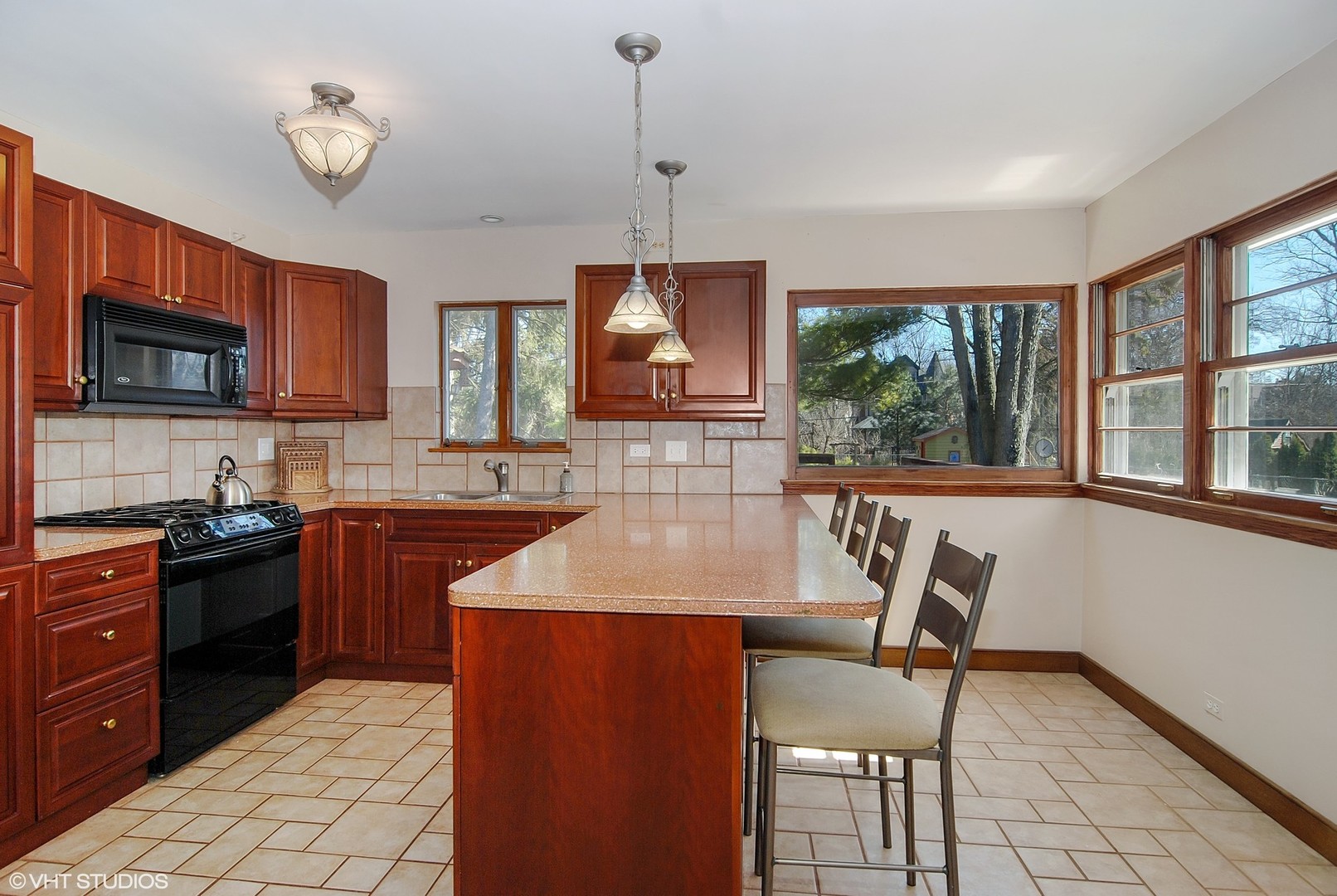 375 Uvedale Road Riverside, IL 60546 - Photo 9 of 28