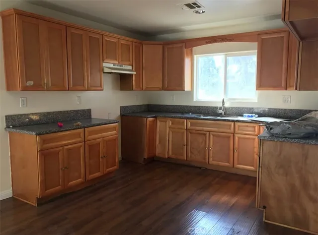 $3,300 | 430 East 83rd Street, Los Angeles, CA 90003