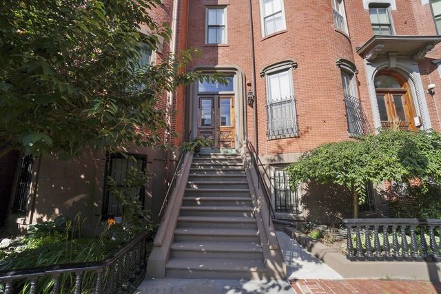 a car parked in front of a building
