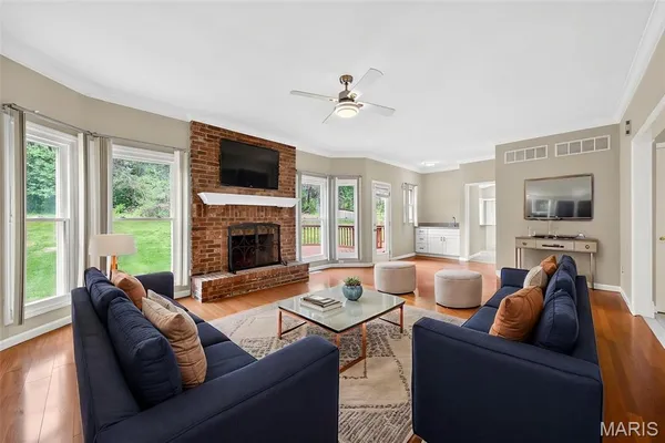 $709,900 | 406 Forsheer Drive, Chesterfield, MO 63017