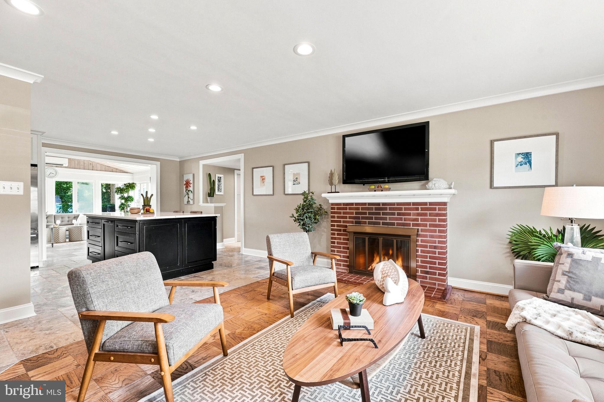 5214 Heming Avenue Springfield, VA 22151 - Photo 8 of 52 liv rm