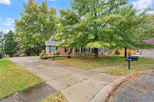 $379,900 | 30 Doebrook Court, New Albany, IN 47150