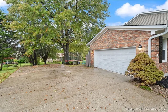 $379,900 | 30 Doebrook Court, New Albany, IN 47150