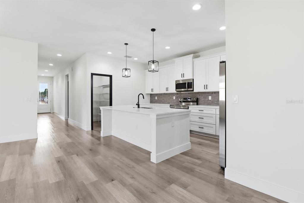 6078 Southwest 150th Lane Road Ocala, FL 34473 - Photo 11 of 38 Gallery Image 11