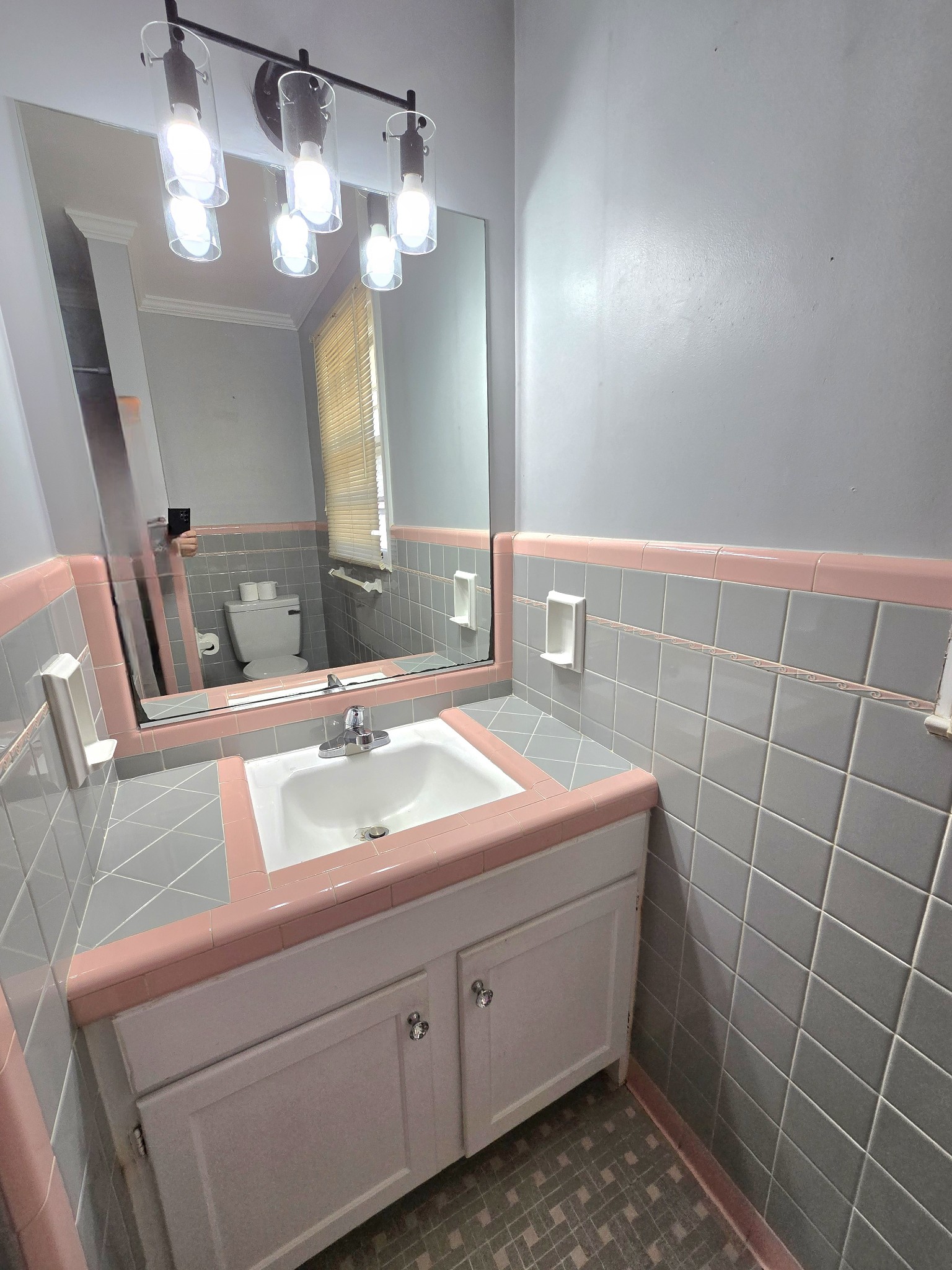 213 Jackson Heights Road Columbia, TN 38401 - Photo 14 of 19 a bathroom with a sink and a mirror