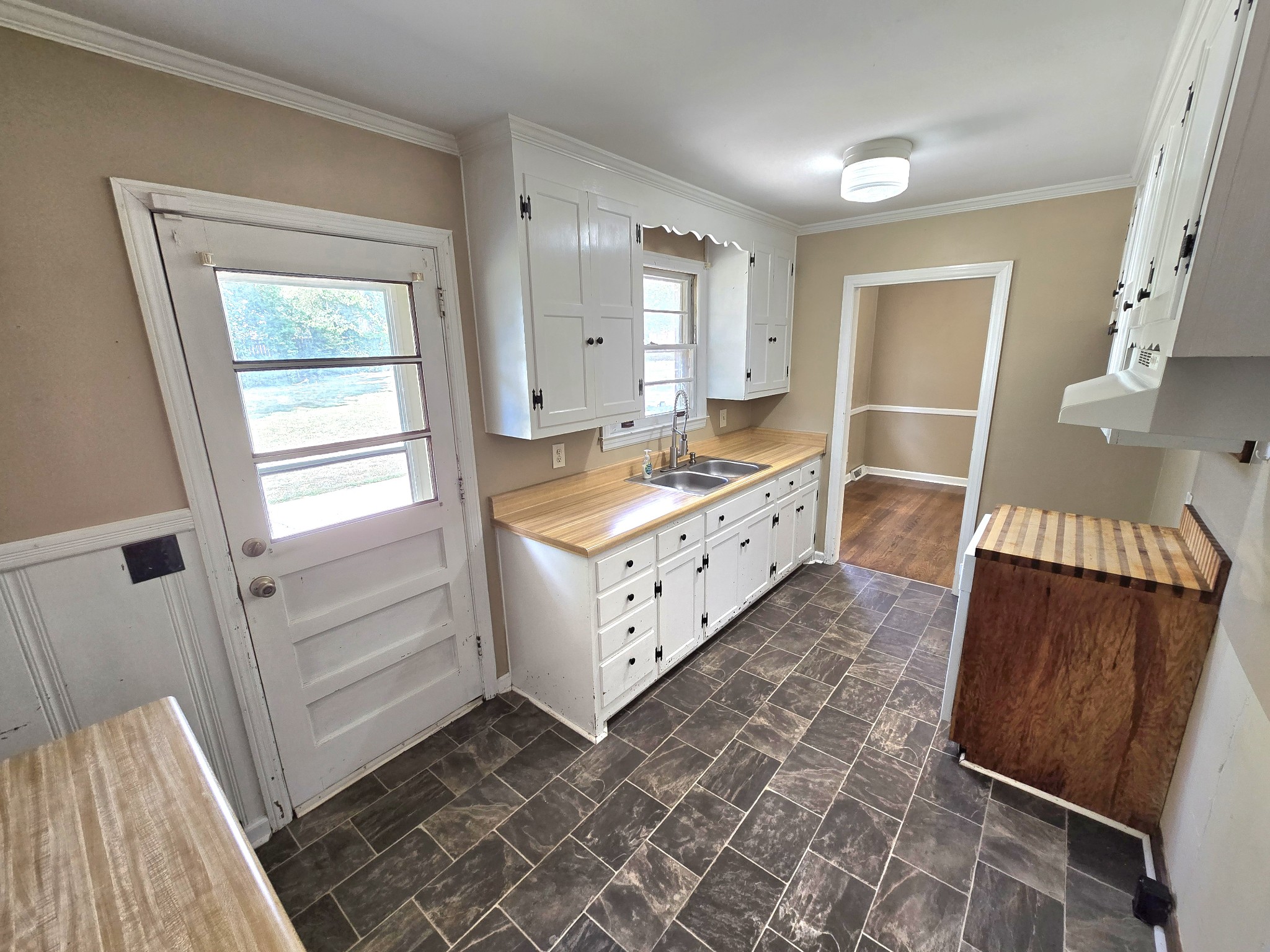 213 Jackson Heights Road Columbia, TN 38401 - Photo 7 of 19 a bedroom with a bed and a dresser