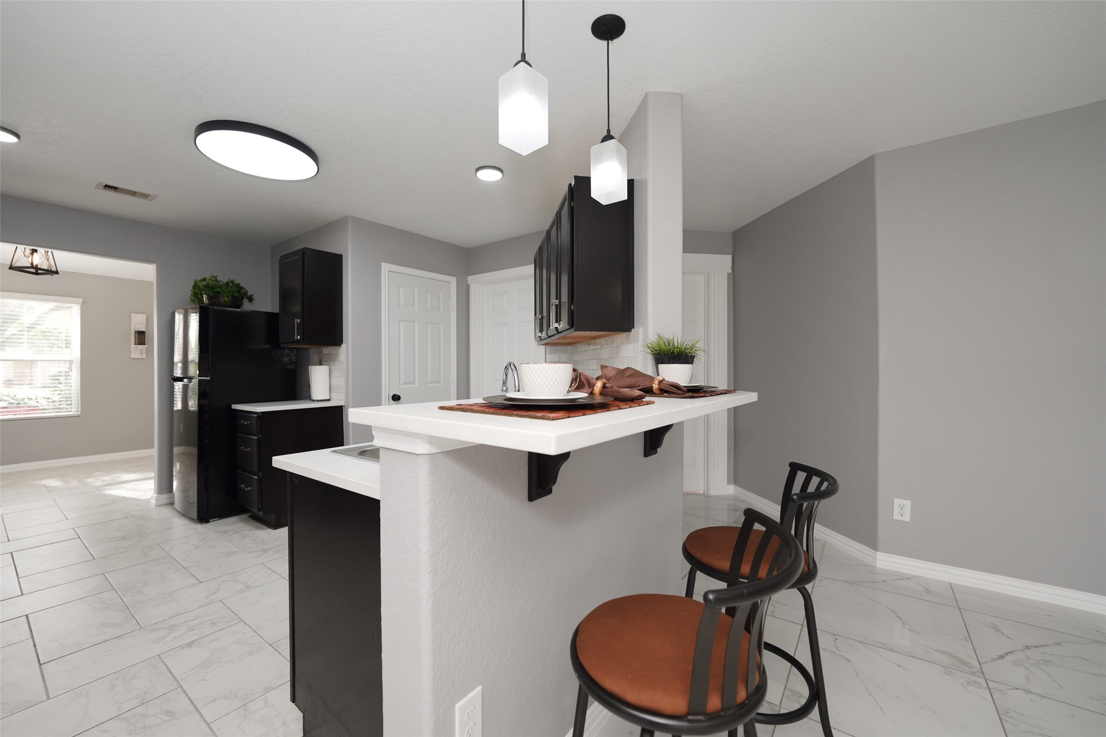 10606 Ince Lane Houston, TX 77040 - Photo 12 of 43 Bar