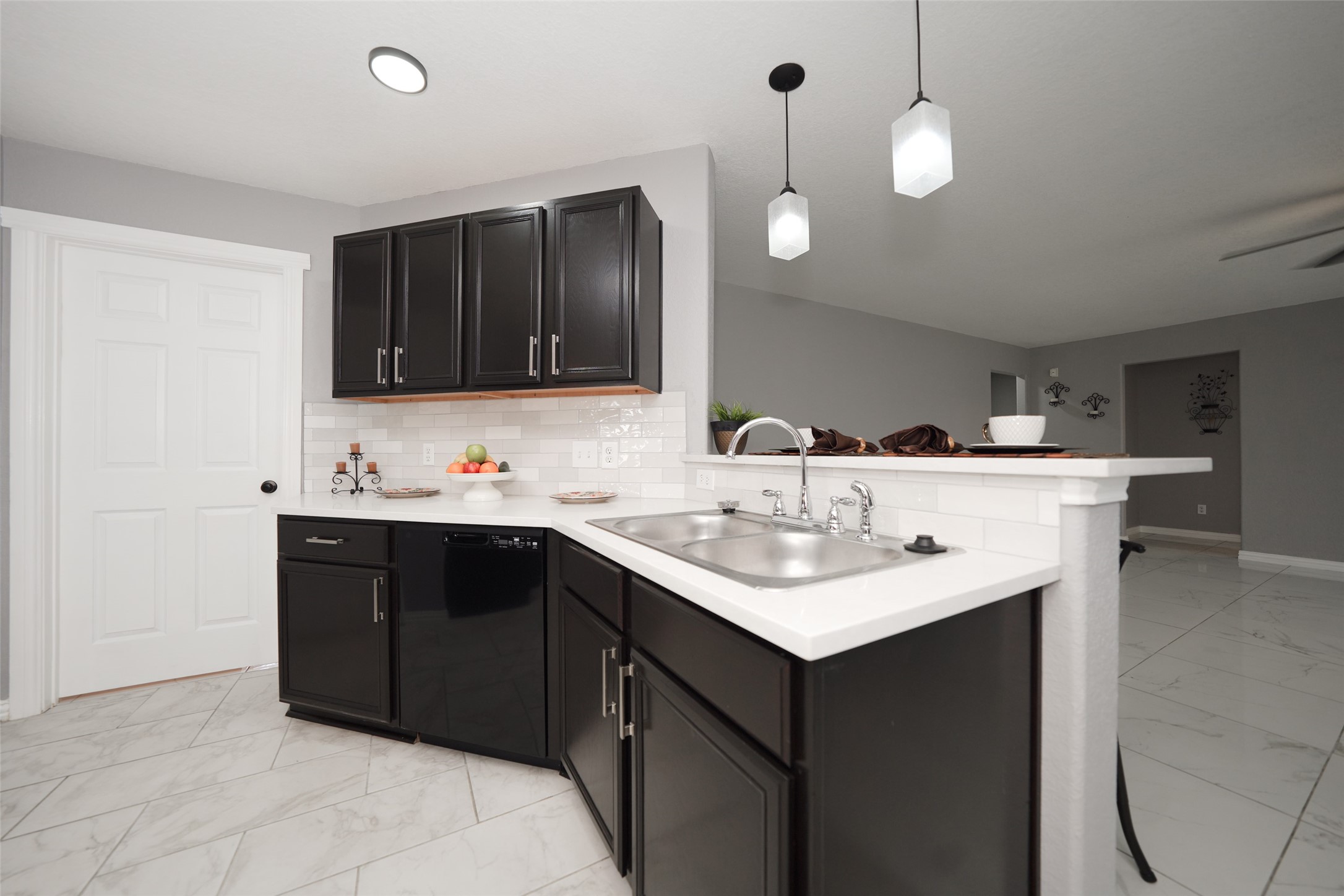 10606 Ince Lane Houston, TX 77040 - Photo 16 of 43