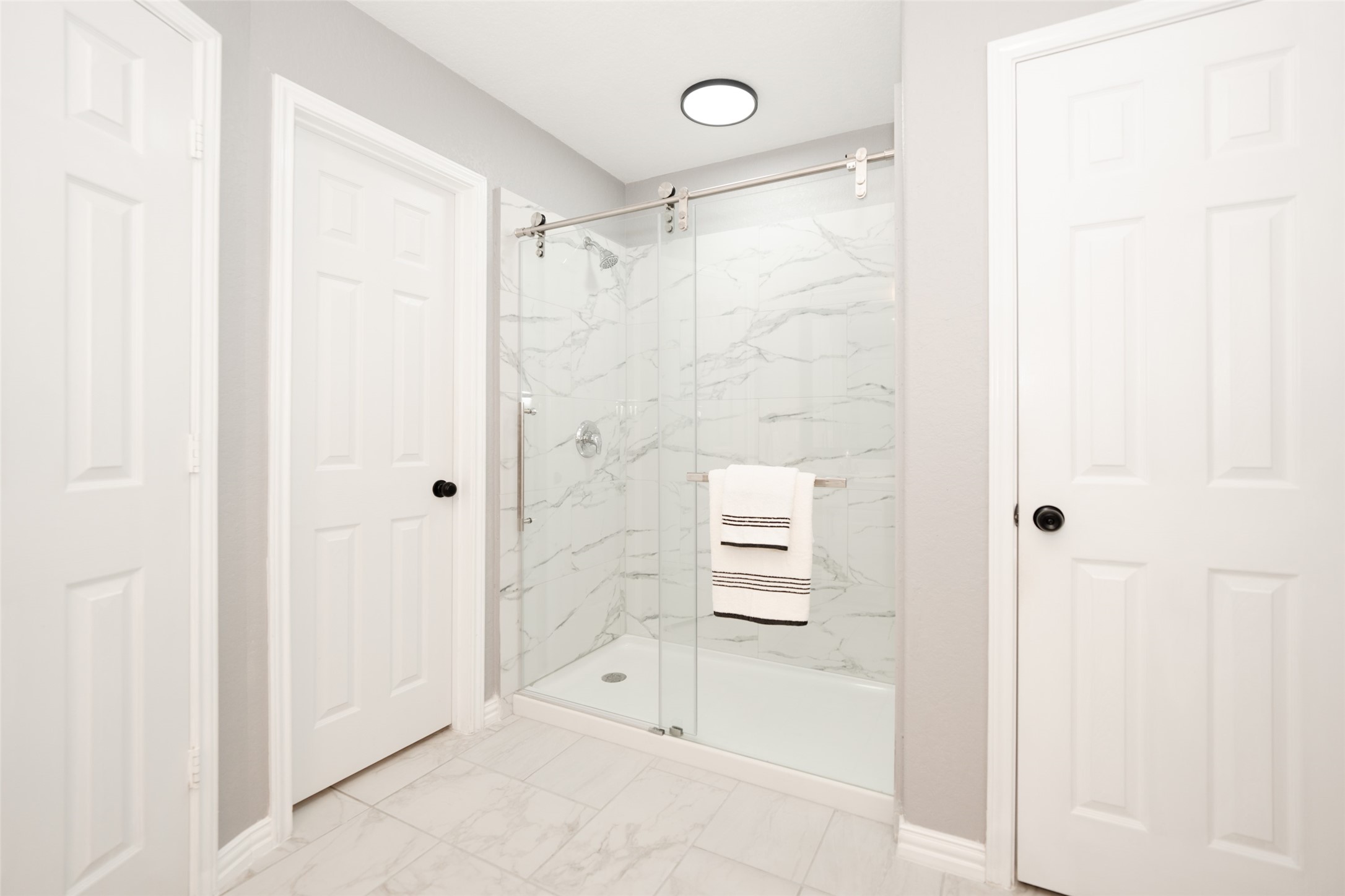 10606 Ince Lane Houston, TX 77040 - Photo 28 of 43 Primary Bath