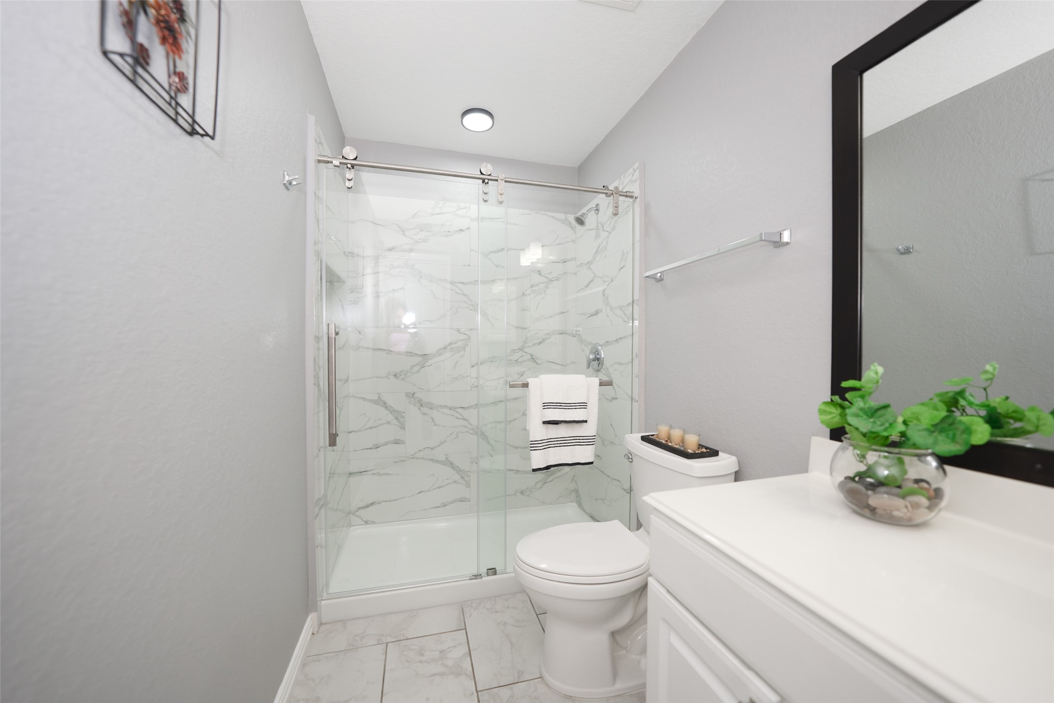 10606 Ince Lane Houston, TX 77040 - Photo 33 of 43 Guest Bath