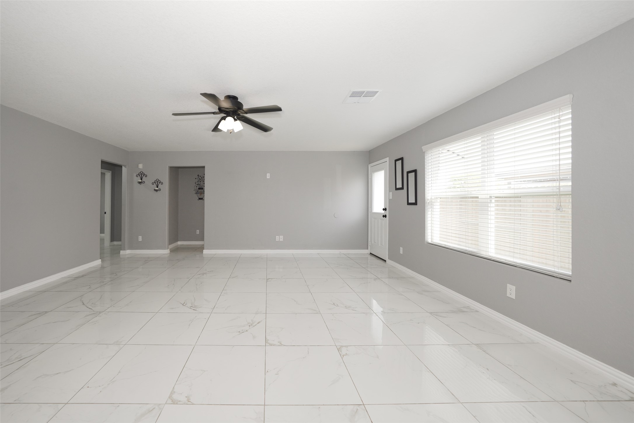 10606 Ince Lane Houston, TX 77040 - Photo 6 of 43 Living Room