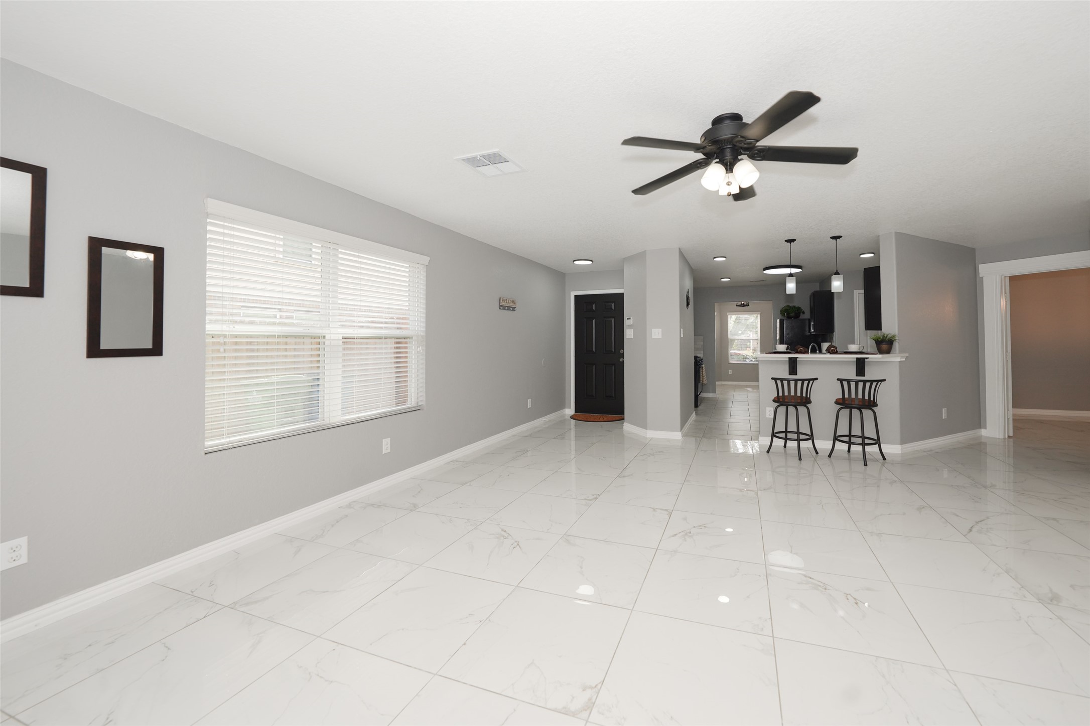 10606 Ince Lane Houston, TX 77040 - Photo 8 of 43 Living Room